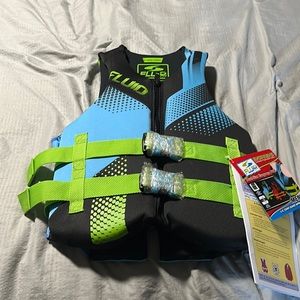 NWT adult men’s XS life jacket